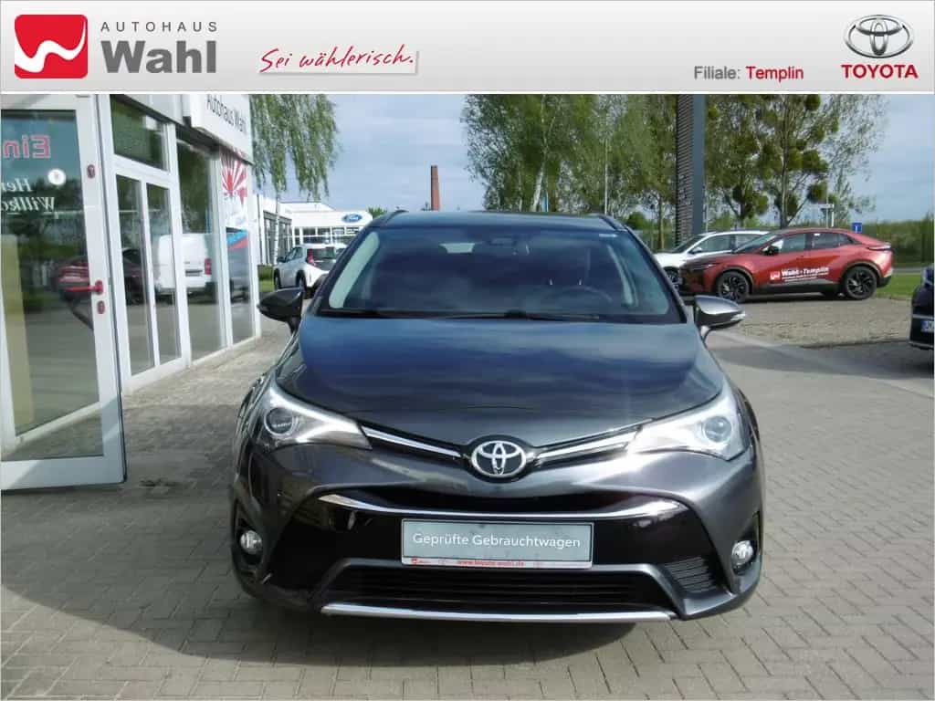 Toyota Avensis Touring Sports 1.8 Team D 06/2018-photo-4