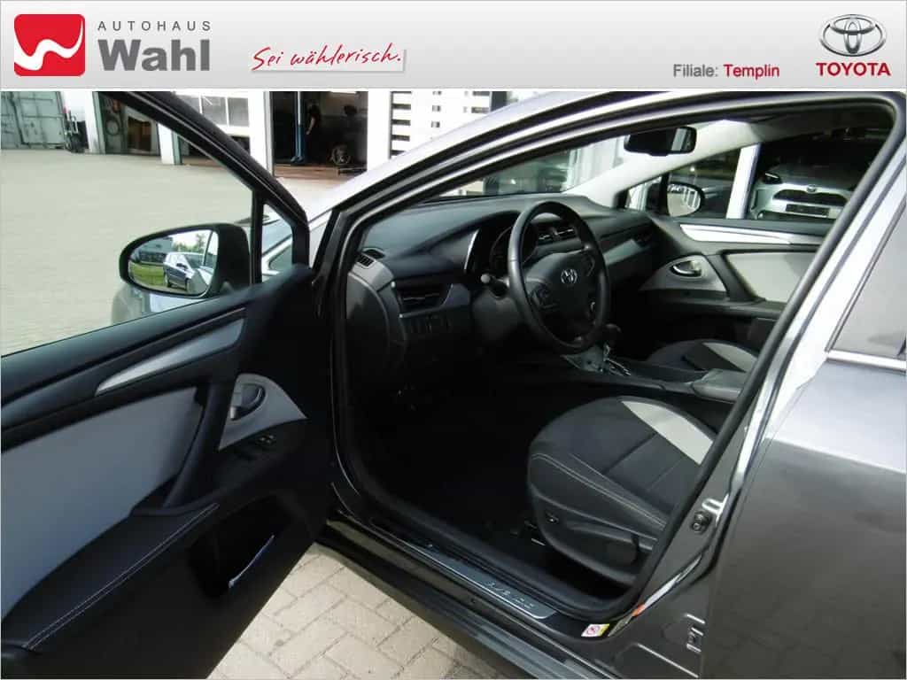 Toyota Avensis Touring Sports 1.8 Team D 06/2018-photo-5