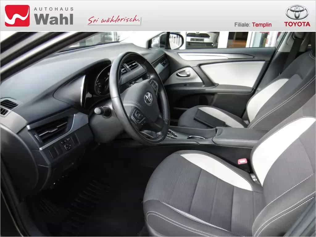 Toyota Avensis Touring Sports 1.8 Team D 06/2018-photo-6