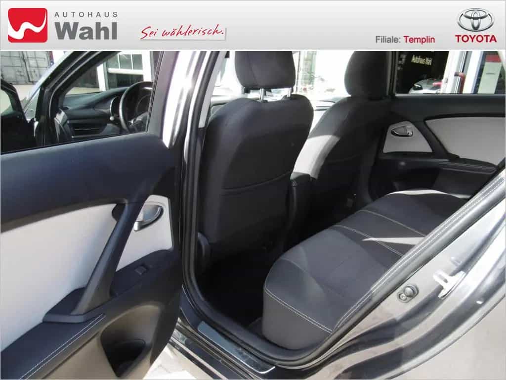 Toyota Avensis Touring Sports 1.8 Team D 06/2018-photo-8