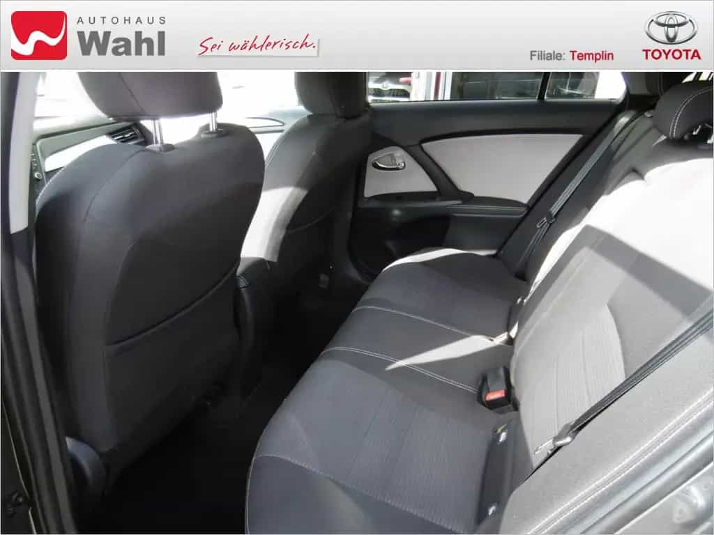 Toyota Avensis Touring Sports 1.8 Team D 06/2018-photo-9