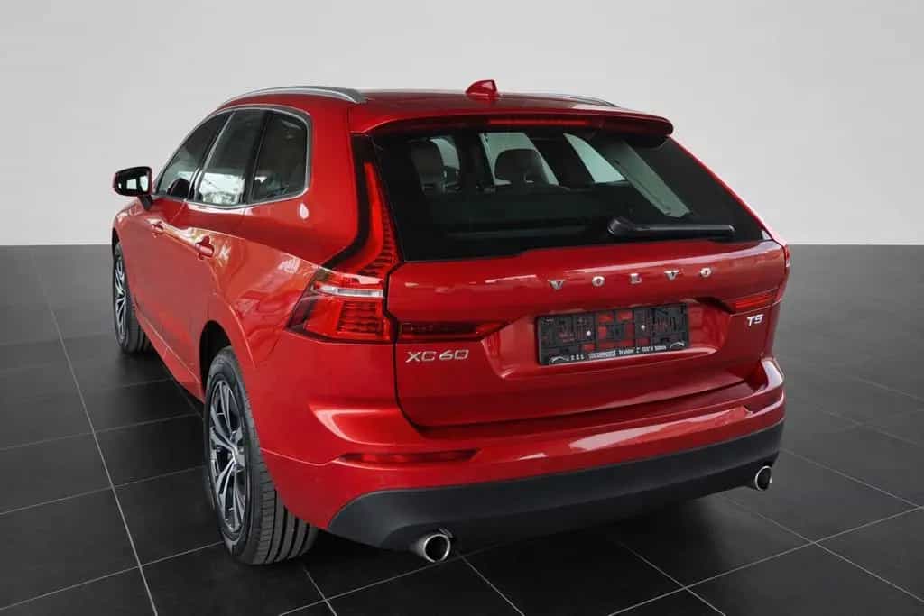Volvo XC60 B5 AWD 4x4 Momentum Pro Geartronic 08/2022-photo-2