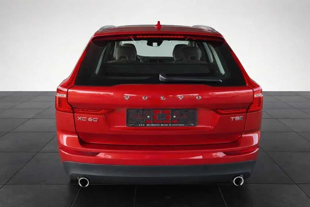 Volvo XC60 B5 AWD 4x4 Momentum Pro Geartronic 08/2022-photo-3