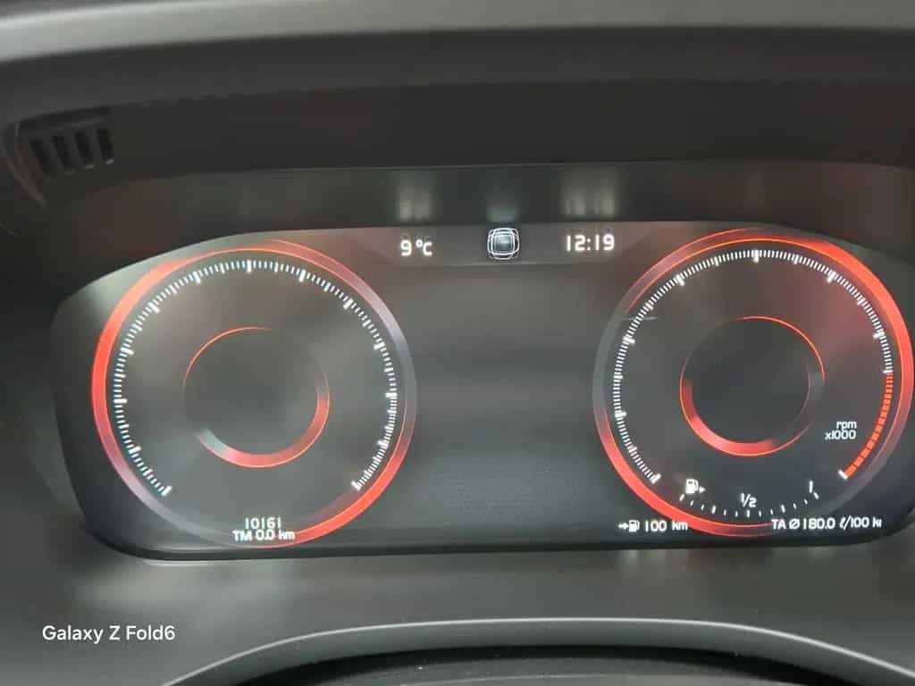 Volvo XC60 B5 AWD 4x4 Momentum Pro Geartronic 08/2022-photo-4