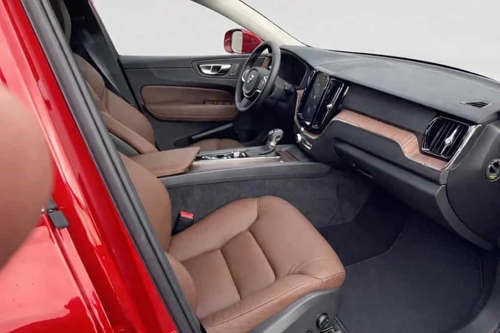 Volvo XC60 B5 AWD 4x4 Momentum Pro Geartronic 08/2022-photo-9