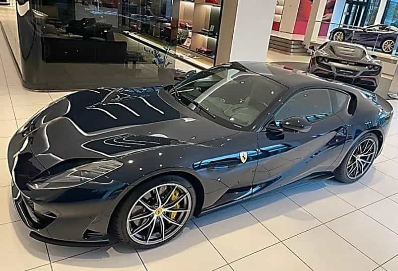 Ferrari Einzelstück - 812 mit Werksgarantie 07/2021-photo-2