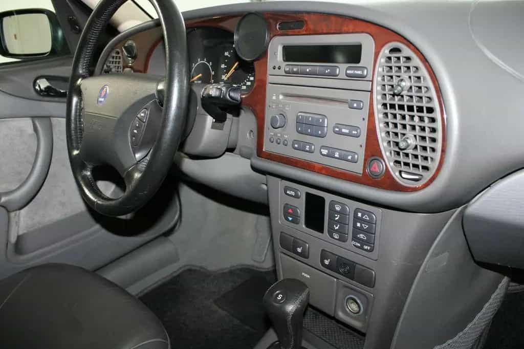 Saab 9-3 2.0t/Klimaaut../SHZ/Automatik/RESTAURIERT/2+ 01/2001-photo-9