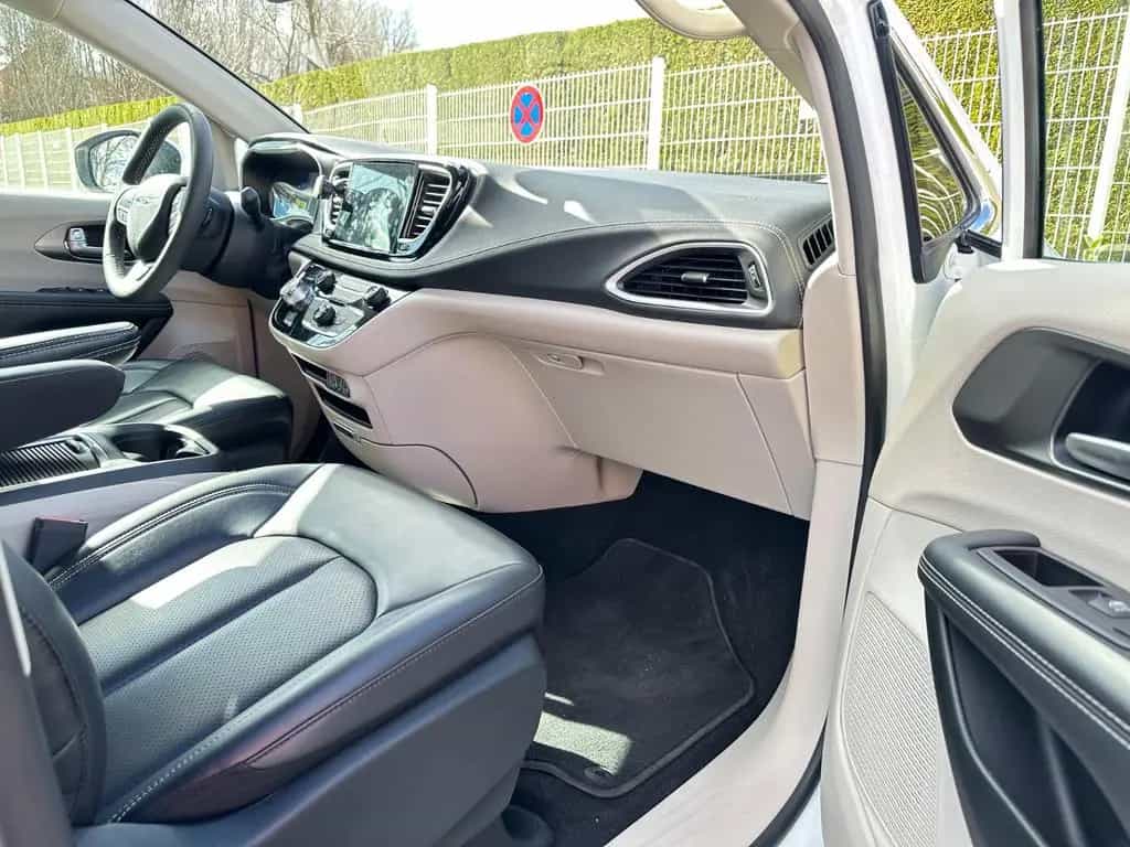 Chrysler Pacifica 03/2024-photo-8