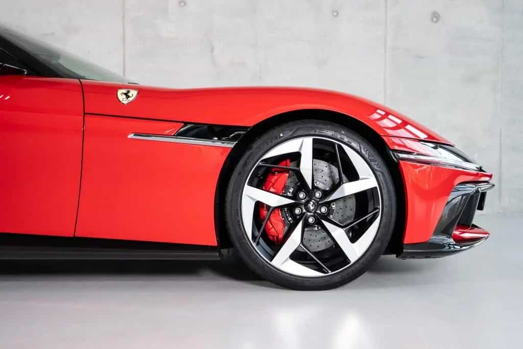 Ferrari 12Cilindri Carbon Lift Pano MY 26 ON STOCK null-photo-10