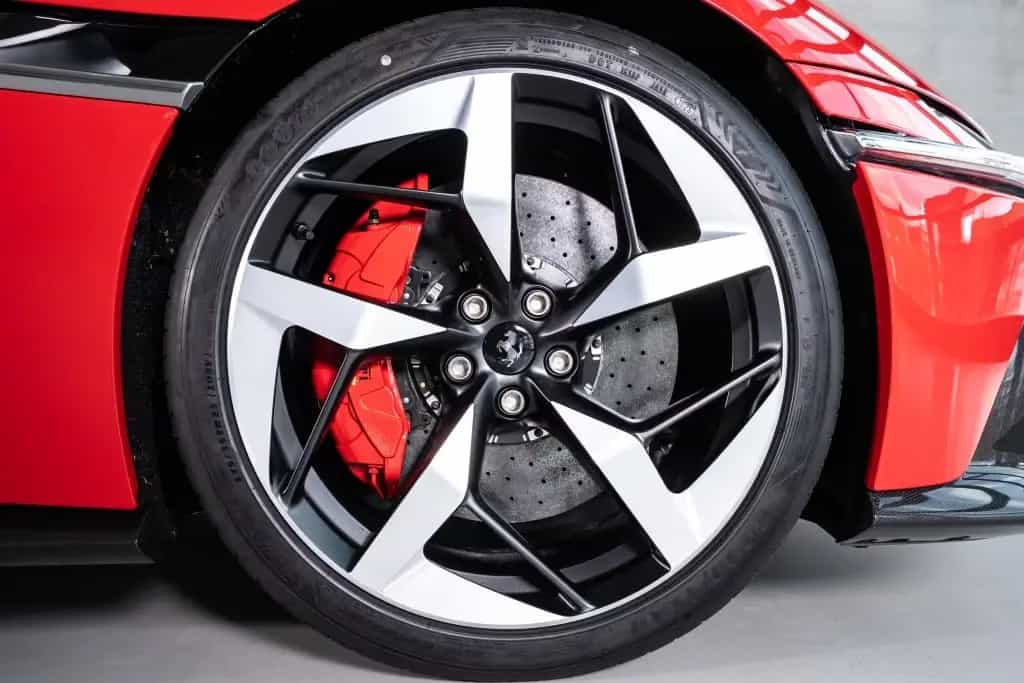 Ferrari 12Cilindri Carbon Lift Pano MY 26 ON STOCK null-photo-11