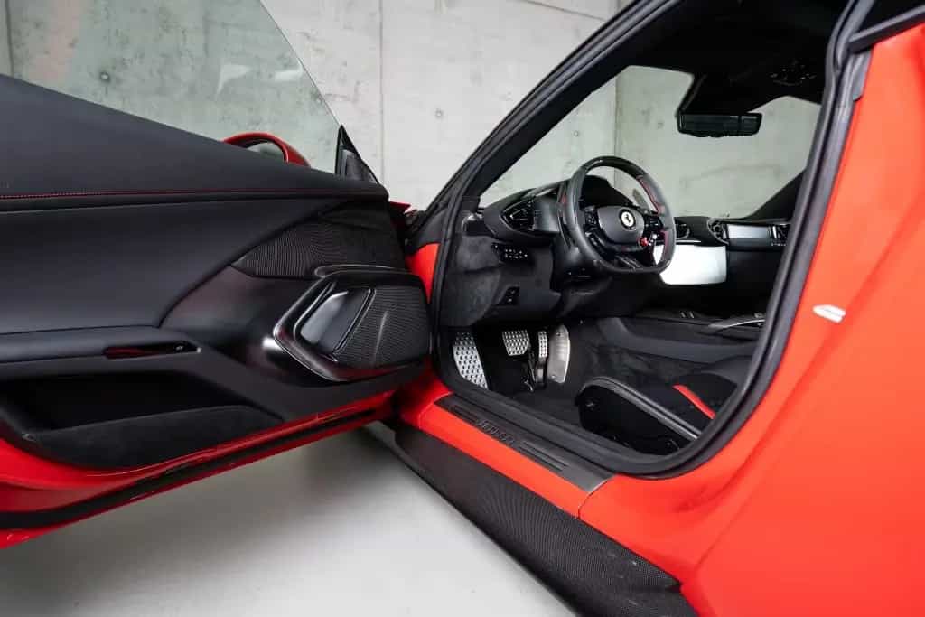 Ferrari 12Cilindri Carbon Lift Pano MY 26 ON STOCK null-photo-12