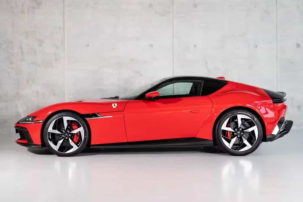 Ferrari 12Cilindri Carbon Lift Pano MY 26 ON STOCK null-photo-4
