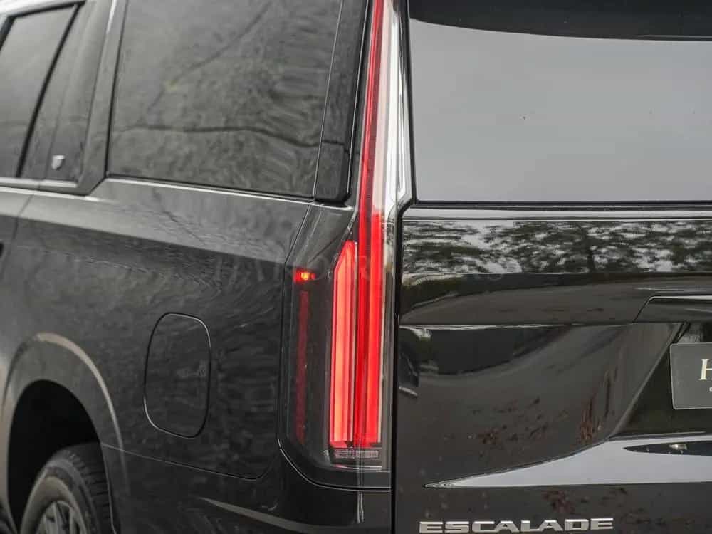 Cadillac 2026 Escalade ESV Sport Platinum € 136000 +ABV null-photo-37