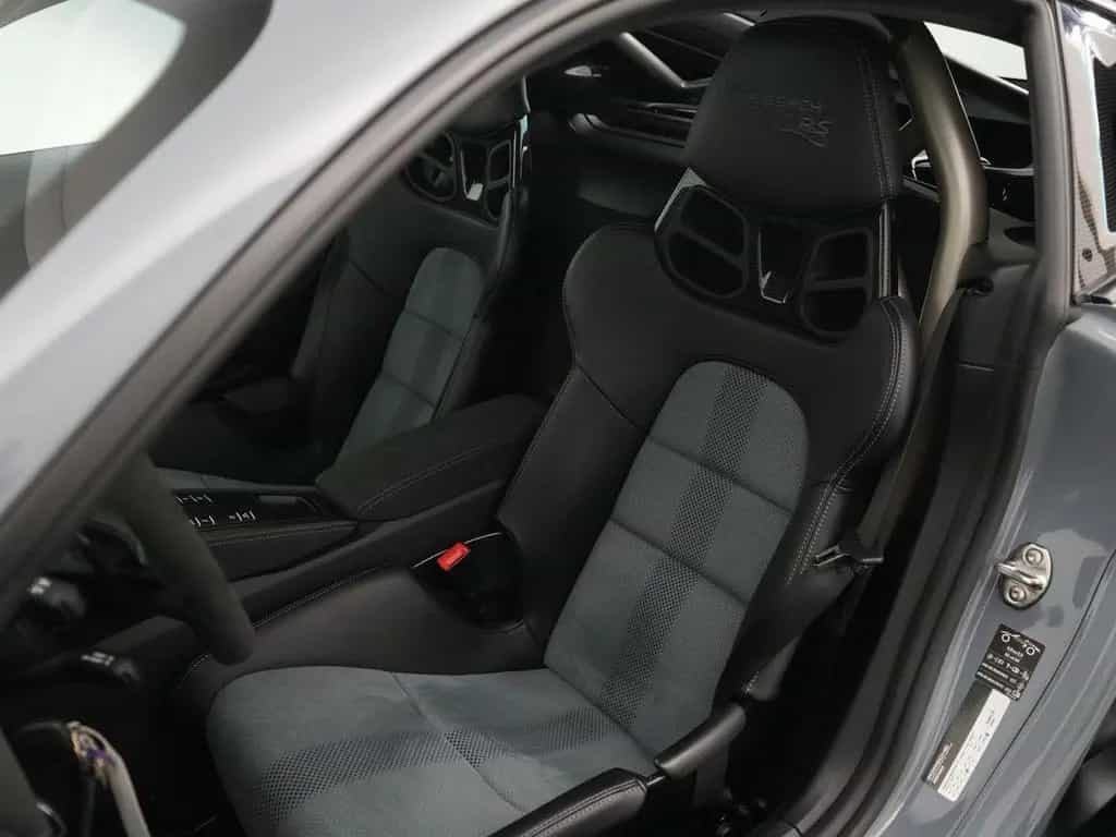Porsche 718 Cayman GT4 RS 09/2022-photo-3