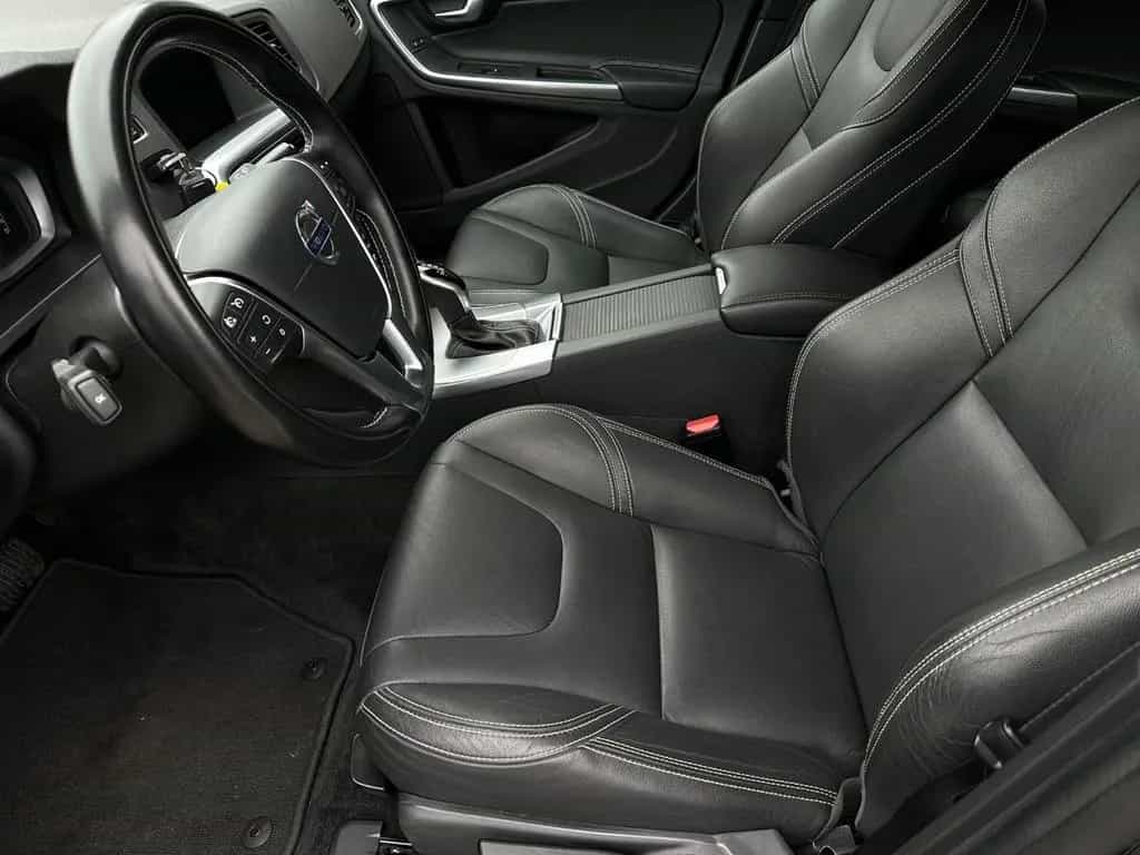 Volvo V60 Kombi Linje Svart NAV LEDER 03/2018-photo-1