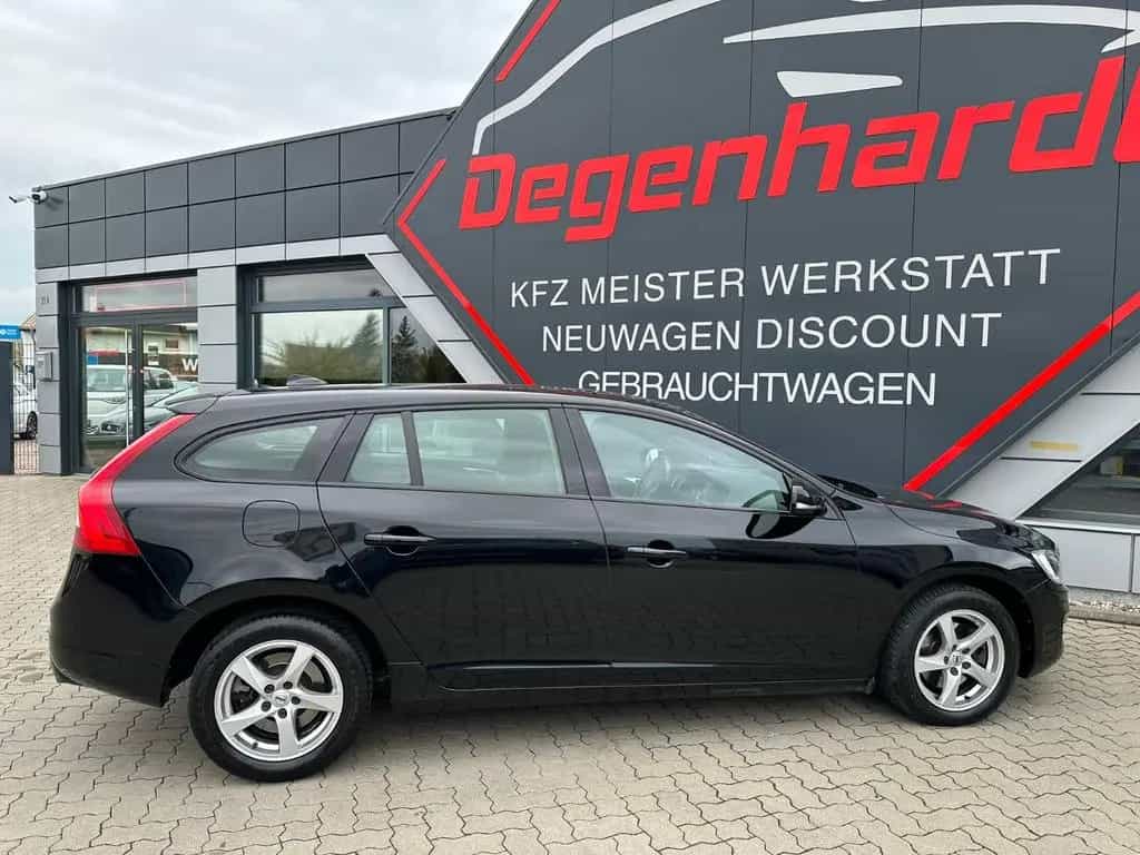 Volvo V60 Kombi Linje Svart NAV LEDER 03/2018-photo-12