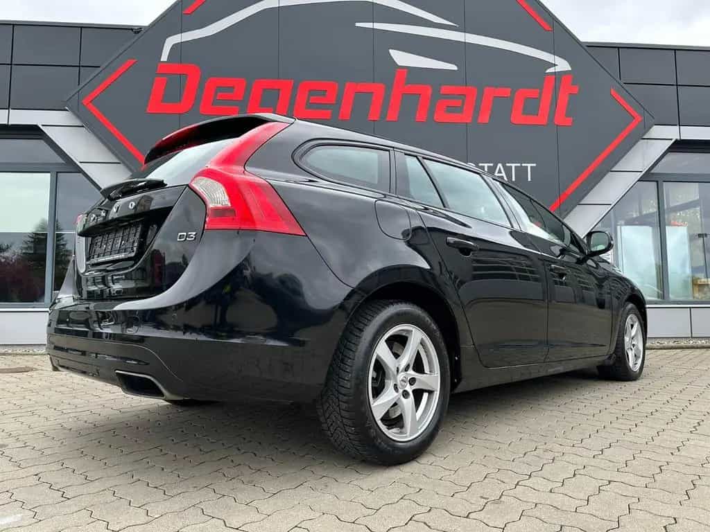 Volvo V60 Kombi Linje Svart NAV LEDER 03/2018-photo-18