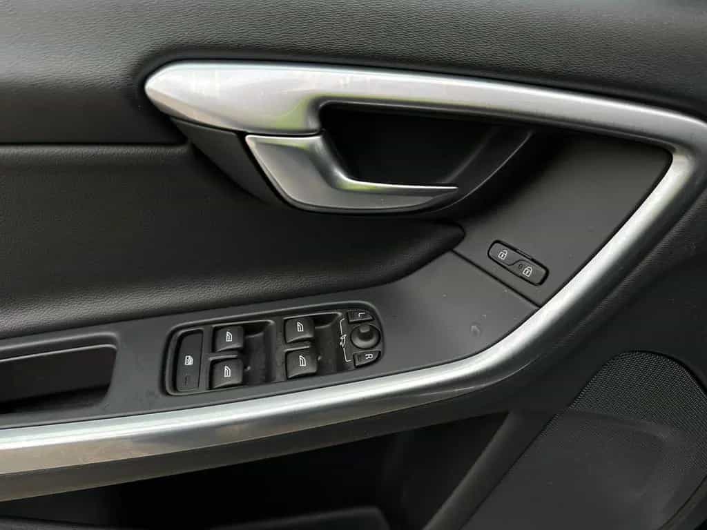 Volvo V60 Kombi Linje Svart NAV LEDER 03/2018-photo-19