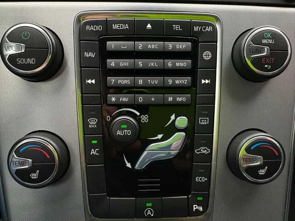 Volvo V60 Kombi Linje Svart NAV LEDER 03/2018-photo-3