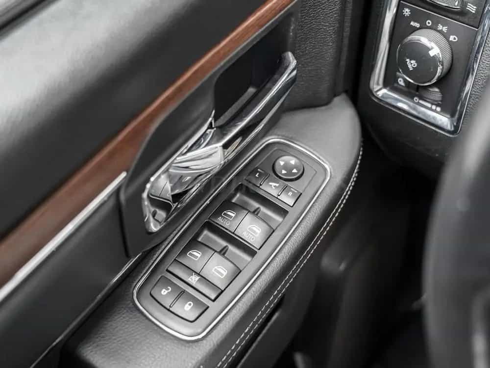 Dodge 2016 Laramie €20500 +200L LPG +ONE PIECE COVER 04/2016-photo-19