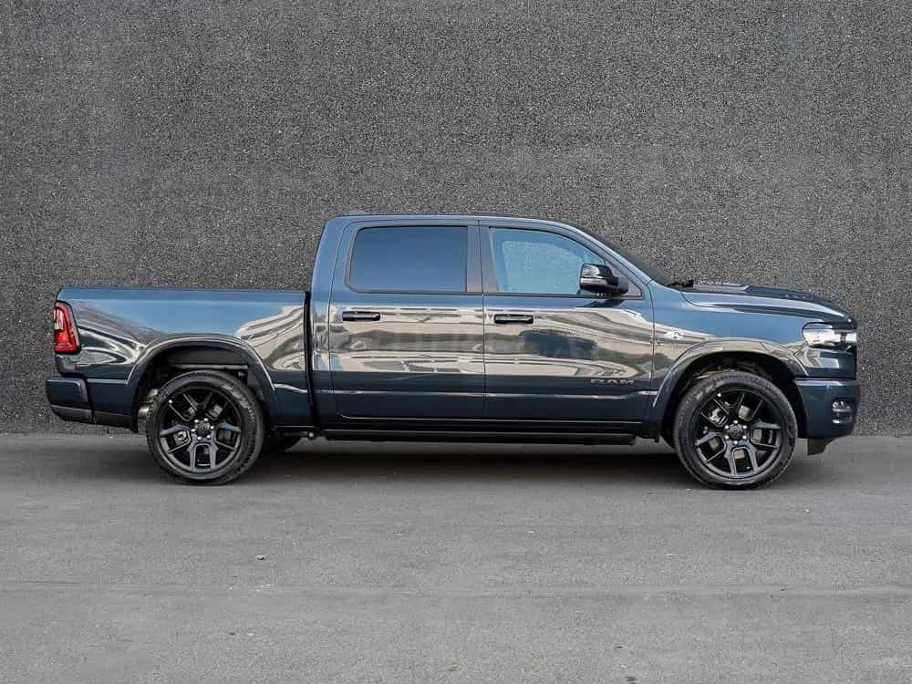 Dodge 2026 RAM 1500 Laramie !5.7L V8 HEMI!€76700 null-photo-3
