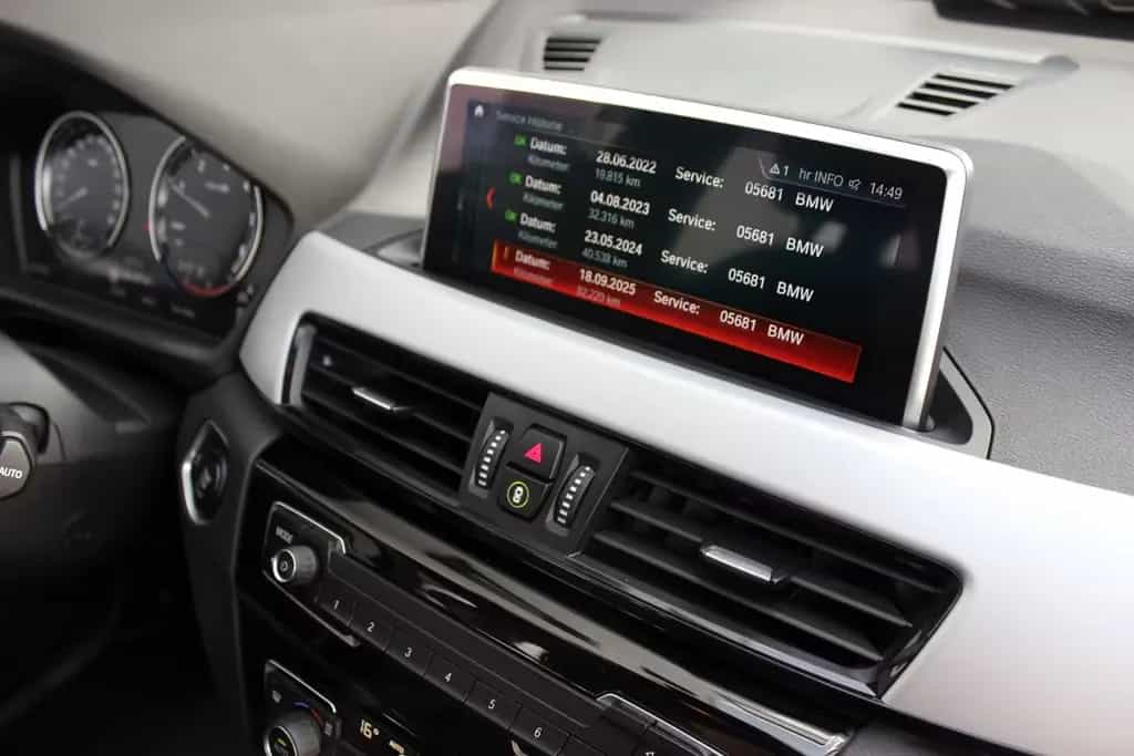 BMW X1 sDrive18d Advantage NAVIGATION PDC AHK LED 08/2020-photo-24