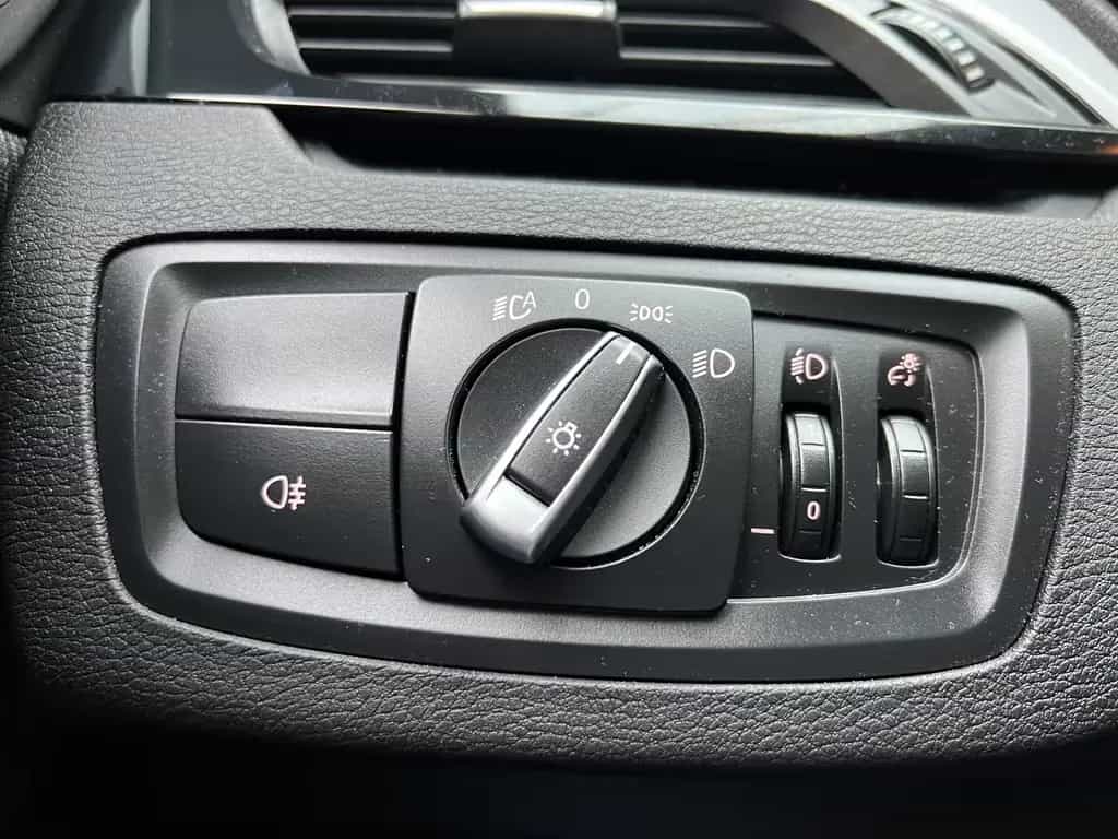 BMW X1 sDrive 18i Navi RFK LED SHZ VOLLFOLIERUNG 10/2020-photo-23