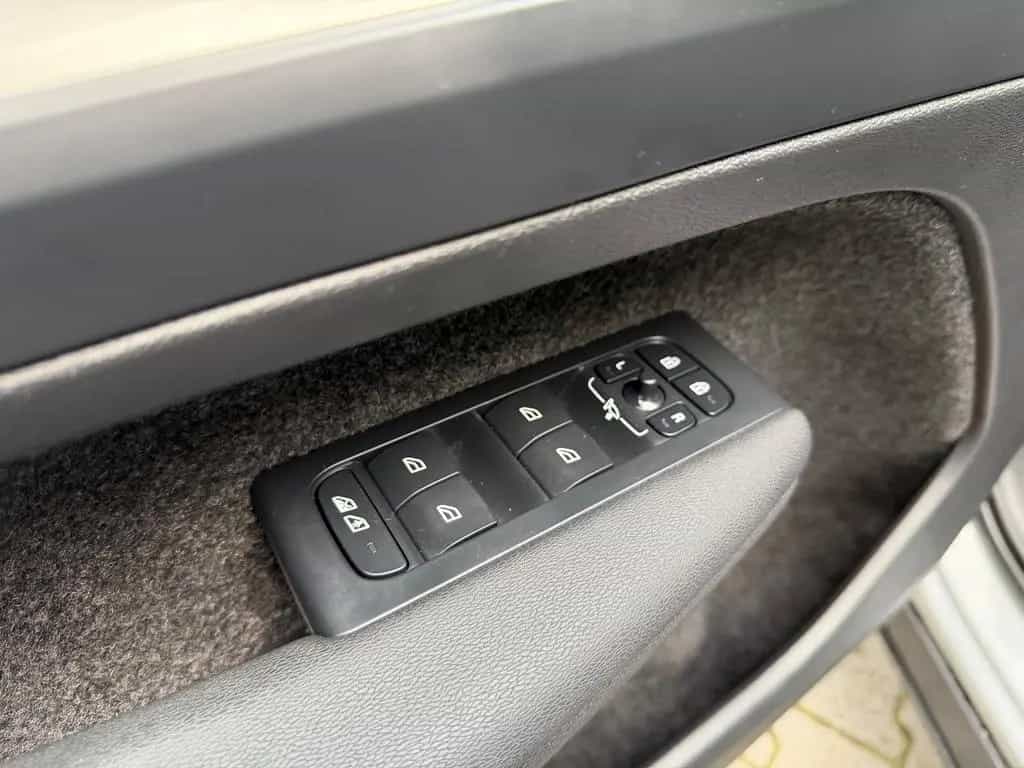 Volvo XC40 Core 2WD/SHZ/KLIMA/AUTOMATIK/LED/ 08/2023-photo-9