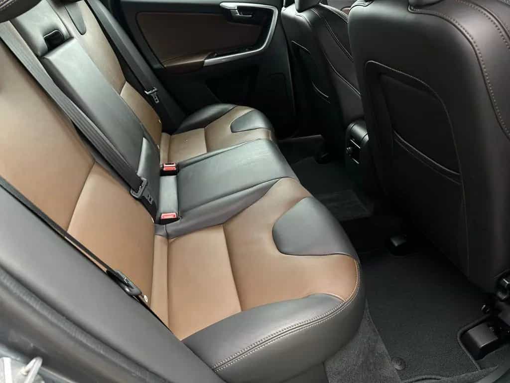 Volvo XC 60 Summum 2WD Bi Xenon Leder AHK Kamera 03/2017-photo-10