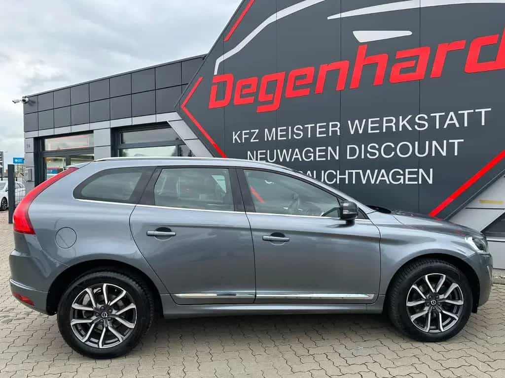 Volvo XC 60 Summum 2WD Bi Xenon Leder AHK Kamera 03/2017-photo-11