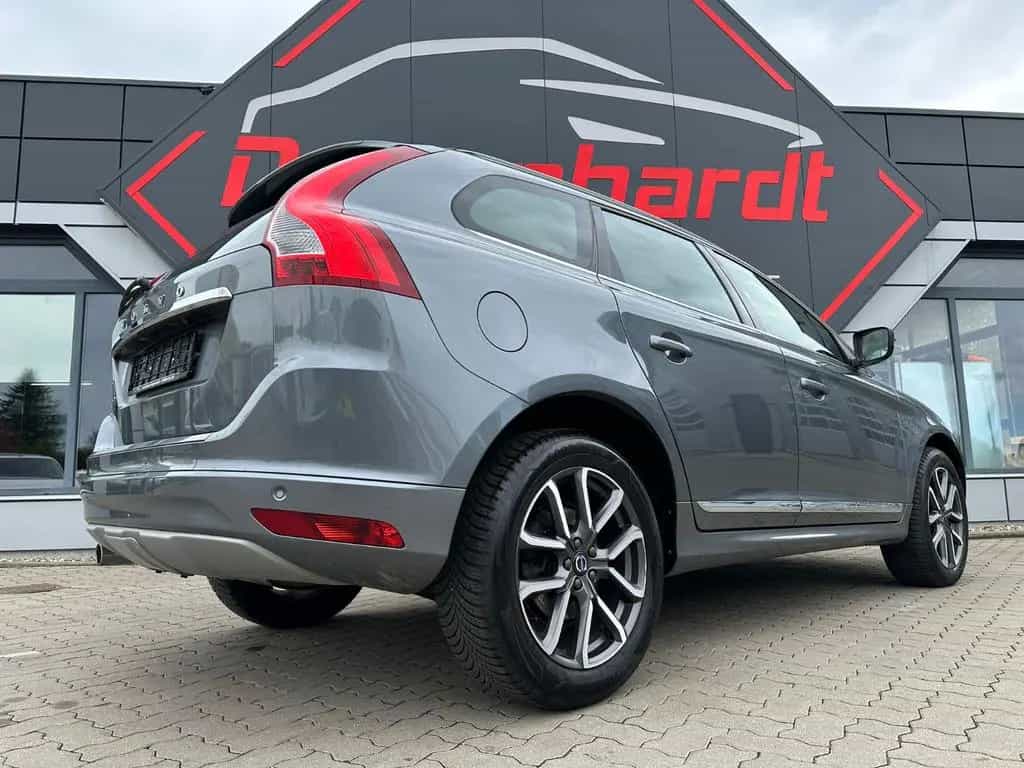 Volvo XC 60 Summum 2WD Bi Xenon Leder AHK Kamera 03/2017-photo-17