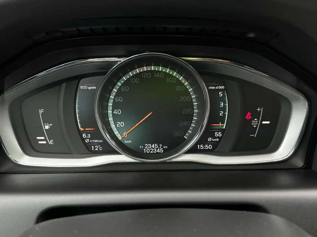 Volvo XC 60 Summum 2WD Bi Xenon Leder AHK Kamera 03/2017-photo-2