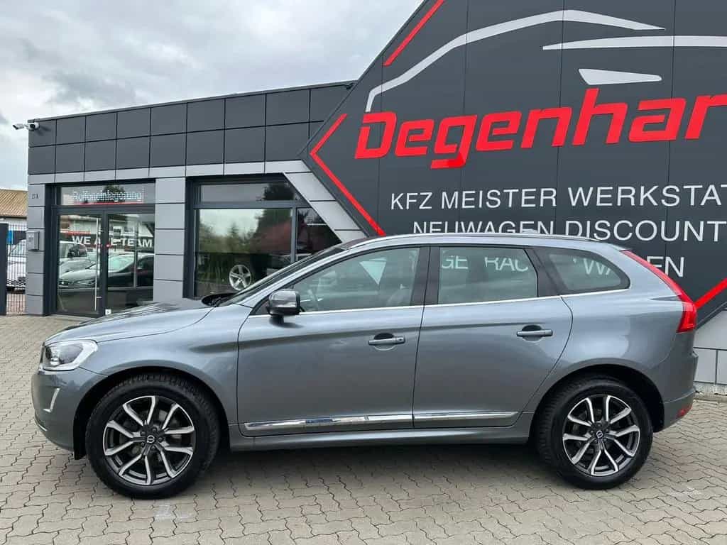 Volvo XC 60 Summum 2WD Bi Xenon Leder AHK Kamera 03/2017-photo-3