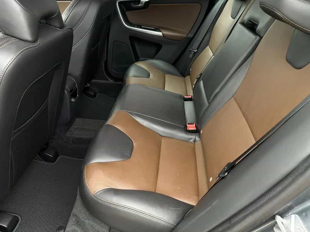 Volvo XC 60 Summum 2WD Bi Xenon Leder AHK Kamera 03/2017-photo-4