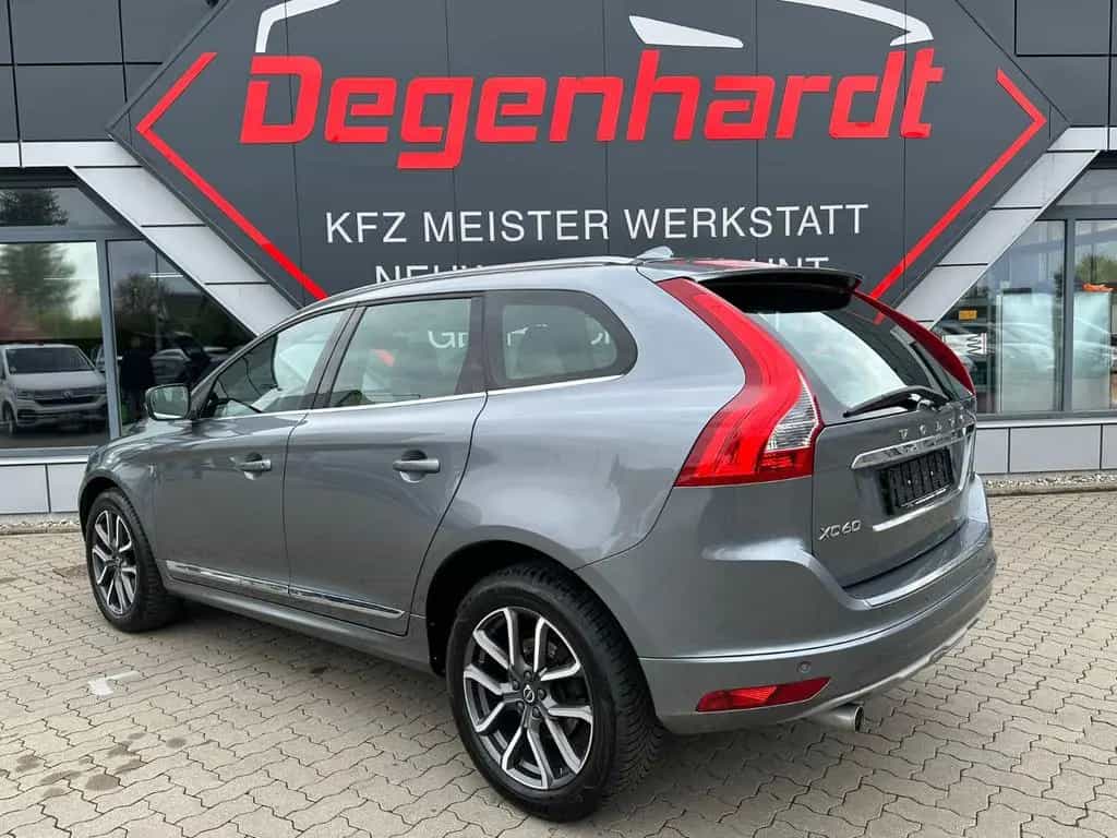 Volvo XC 60 Summum 2WD Bi Xenon Leder AHK Kamera 03/2017-photo-5