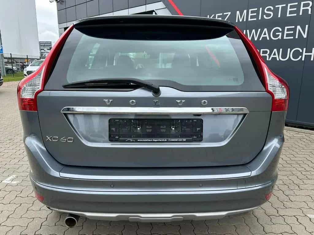 Volvo XC 60 Summum 2WD Bi Xenon Leder AHK Kamera 03/2017-photo-6