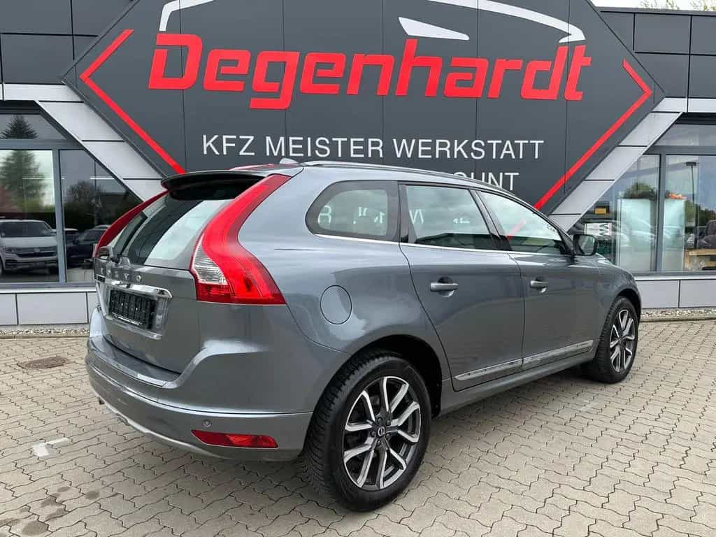 Volvo XC 60 Summum 2WD Bi Xenon Leder AHK Kamera 03/2017-photo-9