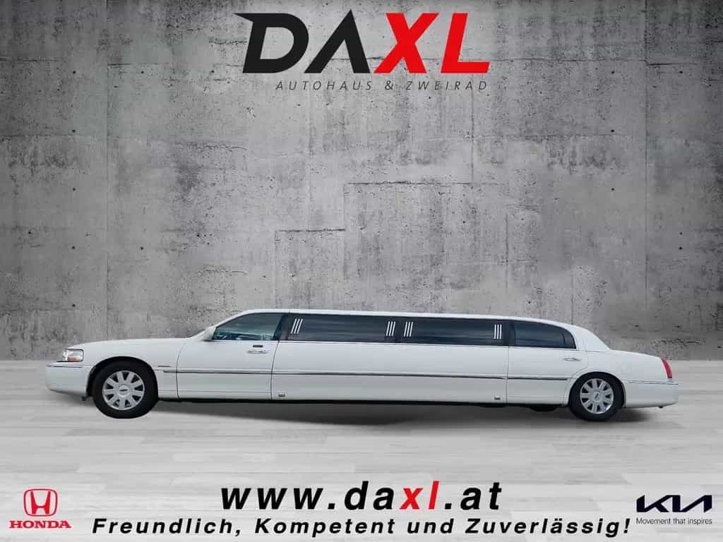 Lincoln Town Car 07/2002-photo-2