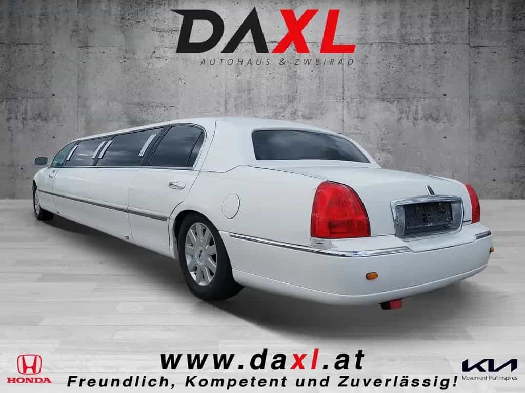 Lincoln Town Car 07/2002-photo-3
