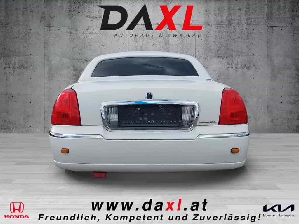 Lincoln Town Car 07/2002-photo-4