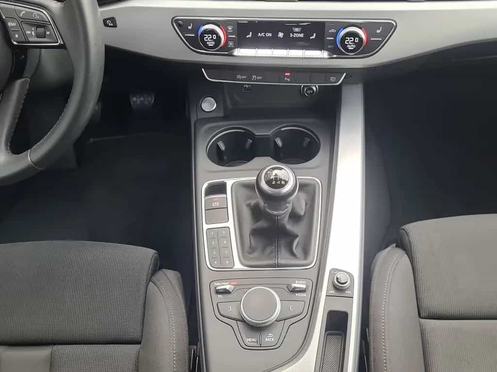 Audi A4 Avant sport *Navi*Xenon*Sitzeizung*PDC* 03/2018-photo-15
