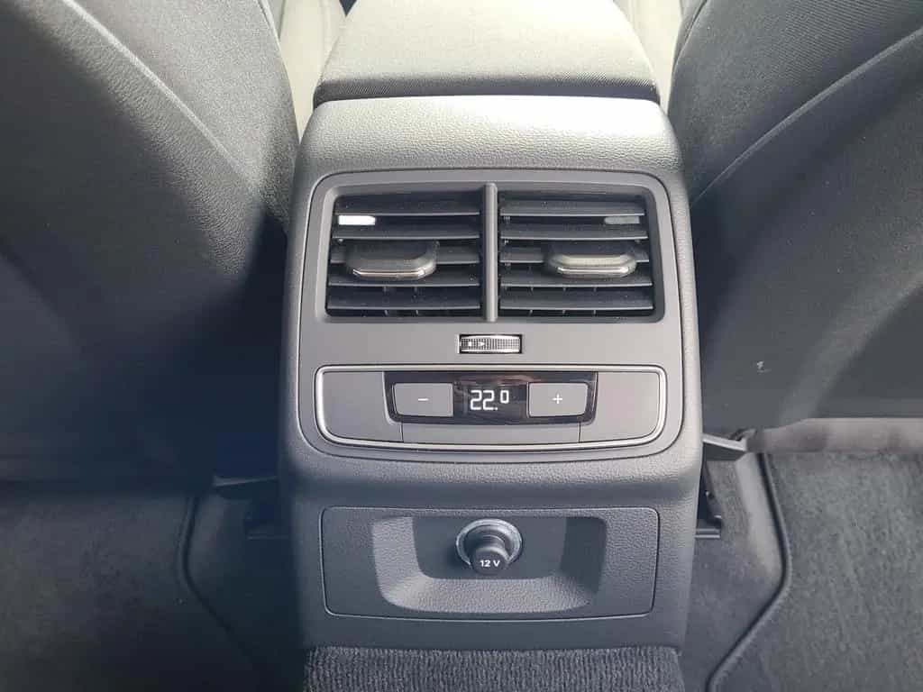 Audi A4 Avant sport *Navi*Xenon*Sitzeizung*PDC* 03/2018-photo-17