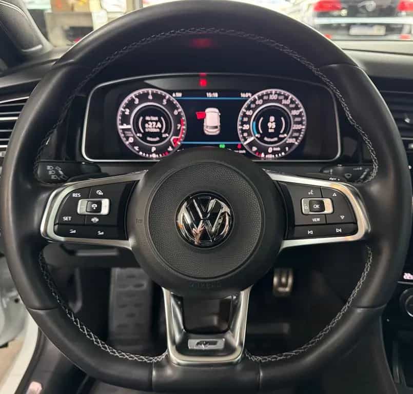 Volkswagen Golf VII Lim. Highline*R LINE*PANO*DSG*LED*NAVI* 01/2019-photo-10