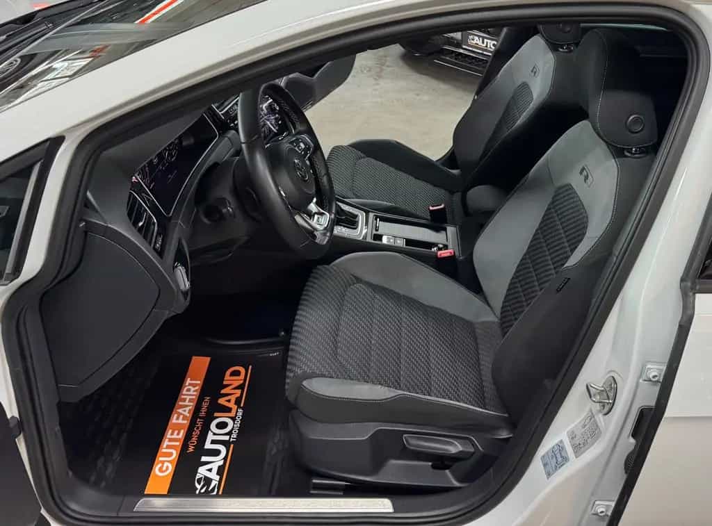 Volkswagen Golf VII Lim. Highline*R LINE*PANO*DSG*LED*NAVI* 01/2019-photo-17