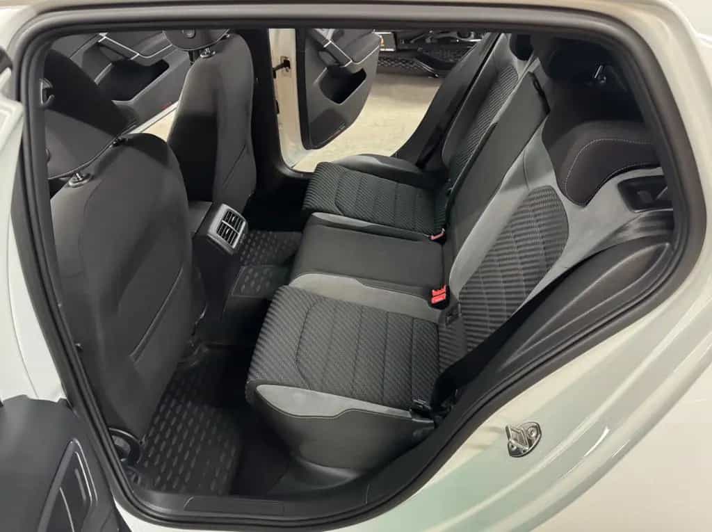 Volkswagen Golf VII Lim. Highline*R LINE*PANO*DSG*LED*NAVI* 01/2019-photo-18