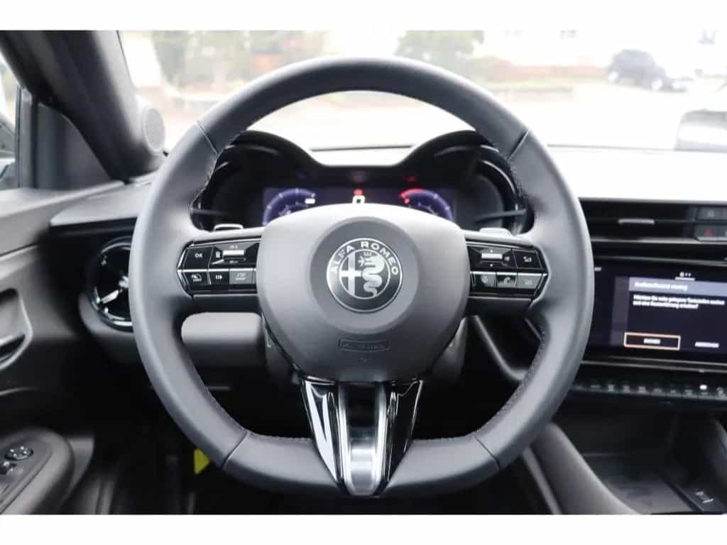 Alfa Romeo Junior IBRIDA SPECIALE 1.2 VGT 145PS DCT6 SCHIEB 10/2025-photo-11