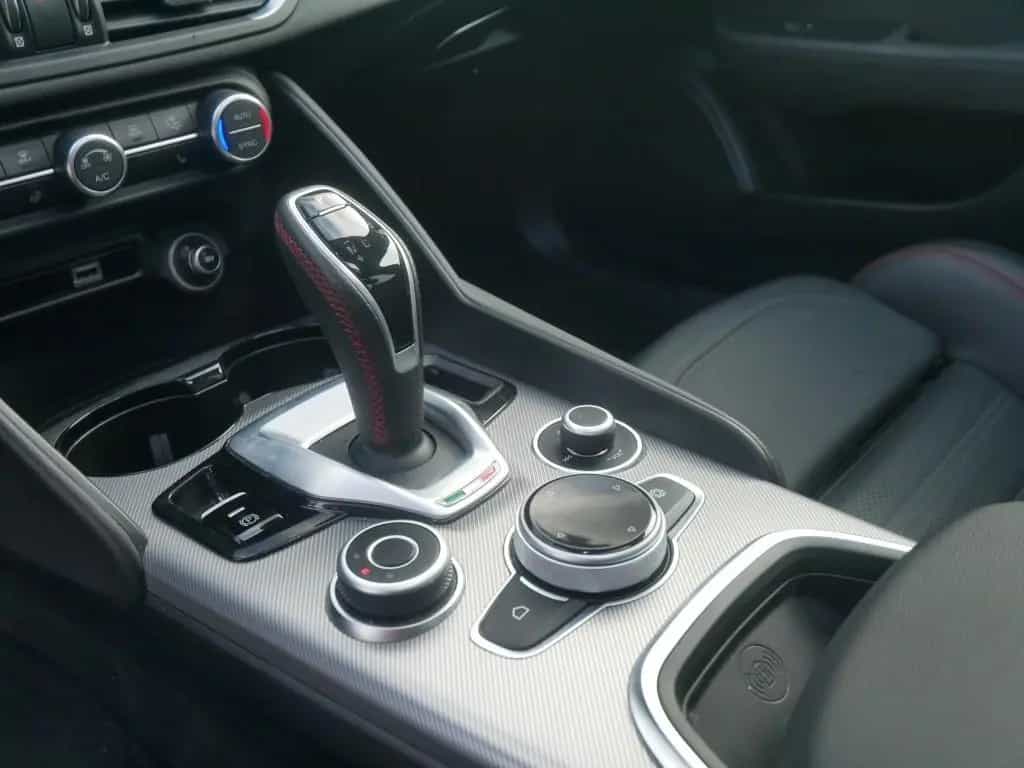 Alfa Romeo Giulia COMPETIZIONE 2.0 TURBO 16V 280 PS AT8 Q4 08/2023-photo-11