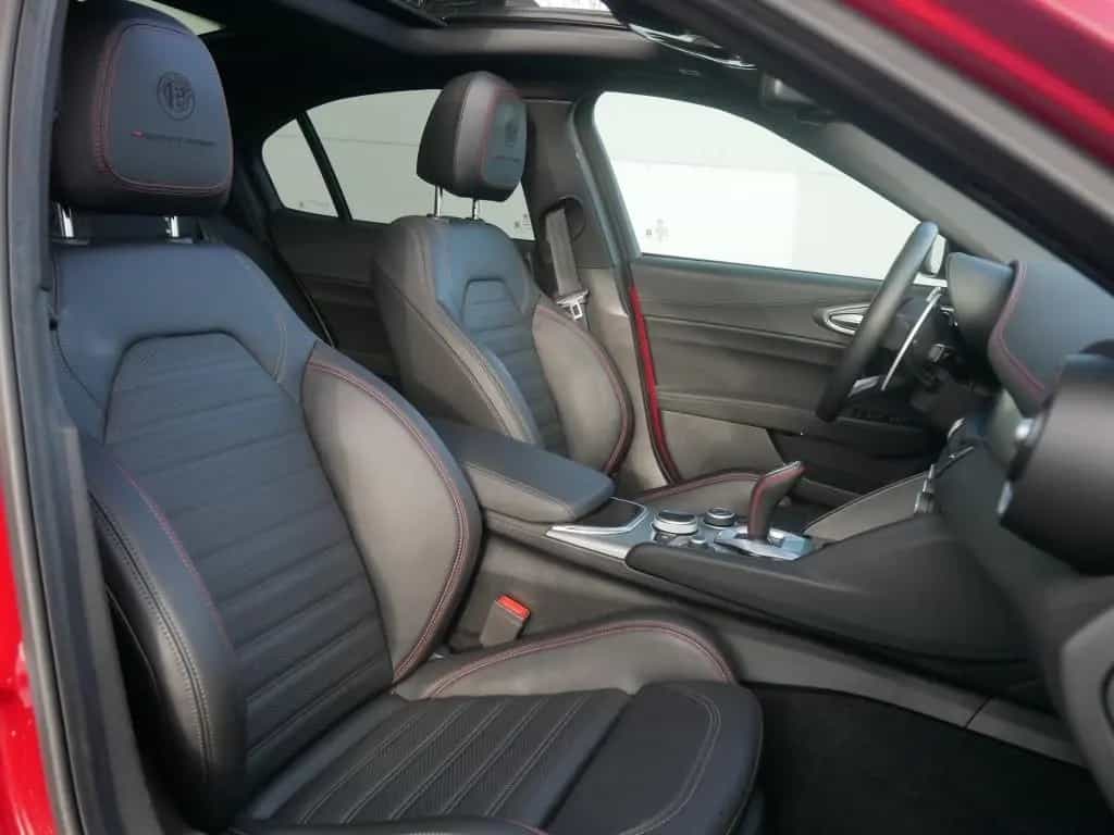Alfa Romeo Giulia COMPETIZIONE 2.0 TURBO 16V 280 PS AT8 Q4 08/2023-photo-16