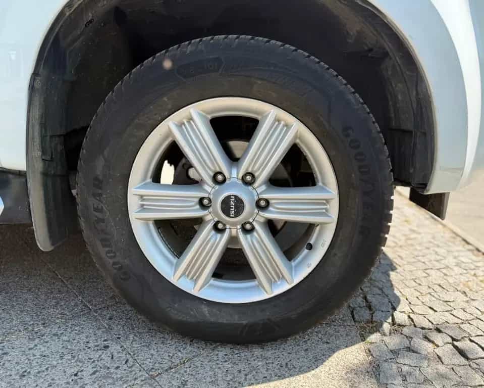 Isuzu D-Max Space Cab 4WD Basis Tempomat Kamera LKW Zu 11/2019-photo-29