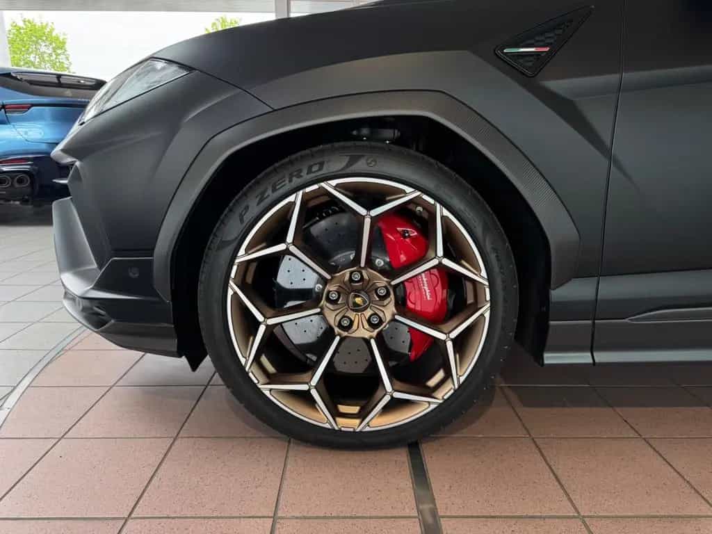 Lamborghini Urus Performante Matt Lack/Carbon Engine Bonnet 03/2025-photo-17